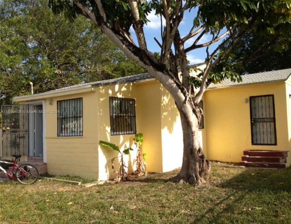 En Venta: $1,100,000 (5 camas, 3 baños, 1572 Pies cuadrados)