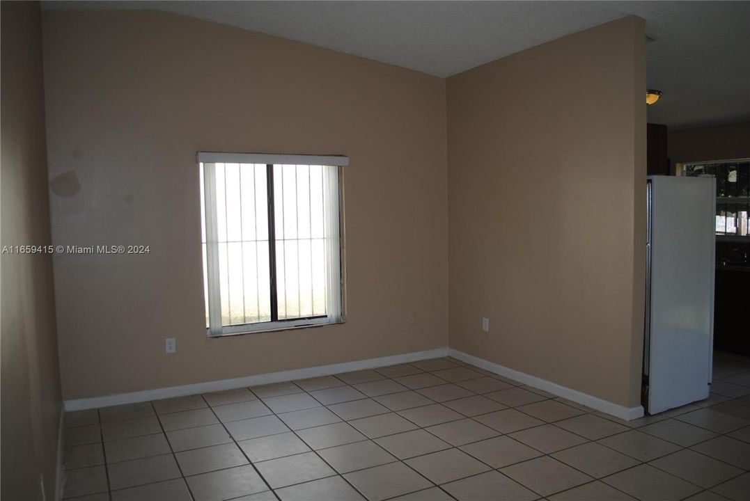 For Sale: $299,990 (2 beds, 2 baths, 964 Square Feet)