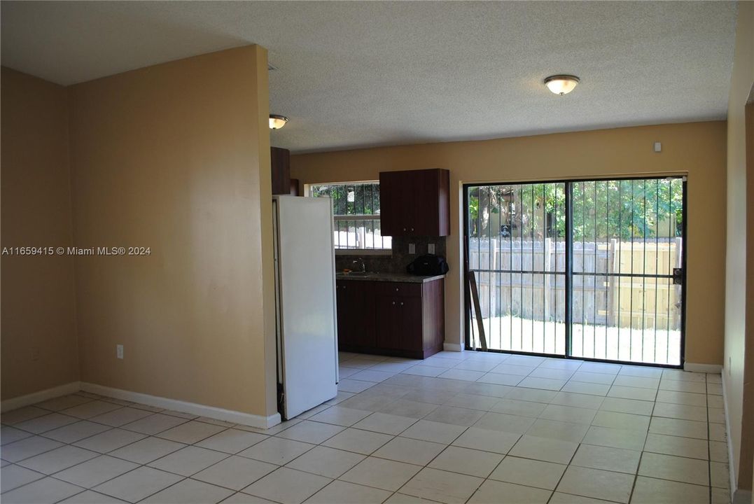 For Sale: $299,990 (2 beds, 2 baths, 964 Square Feet)