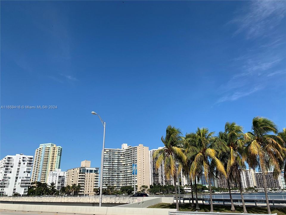 最近租的: $2,700 (1 贝兹, 1 浴室, 804 平方英尺)