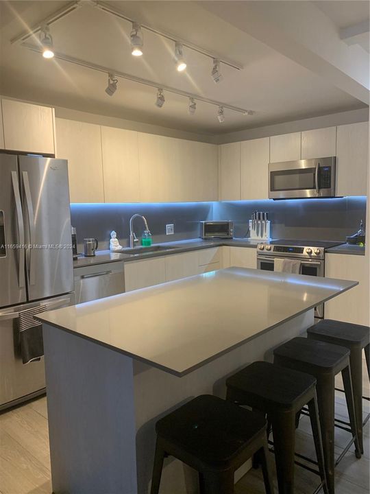 最近租的: $2,700 (1 贝兹, 1 浴室, 804 平方英尺)