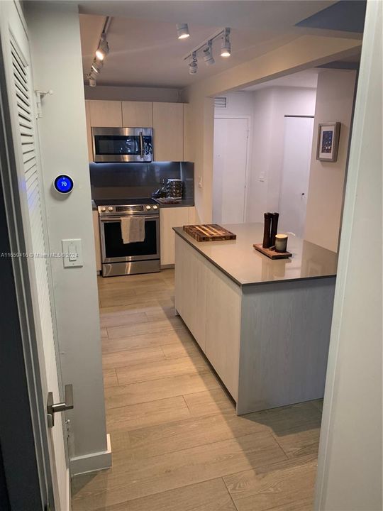 最近租的: $2,700 (1 贝兹, 1 浴室, 804 平方英尺)