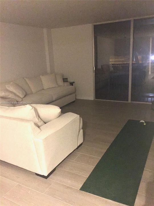 最近租的: $2,700 (1 贝兹, 1 浴室, 804 平方英尺)