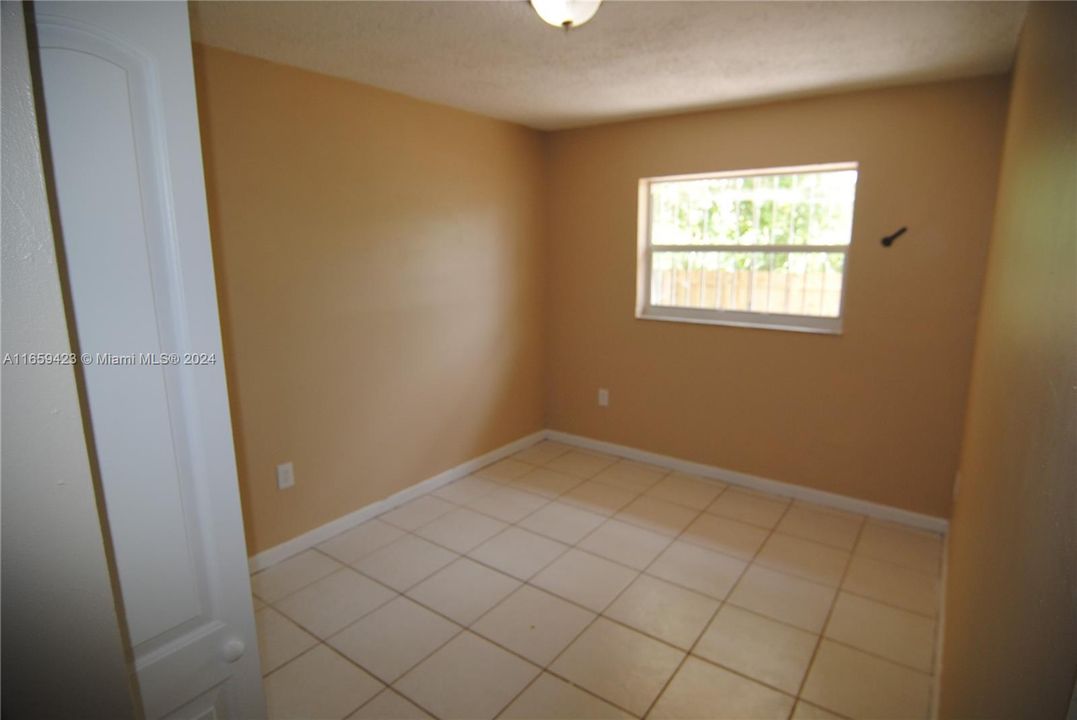 For Sale: $309,999 (3 beds, 2 baths, 1140 Square Feet)