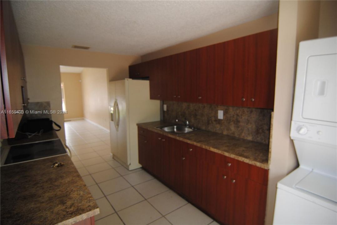 For Sale: $309,999 (3 beds, 2 baths, 1140 Square Feet)