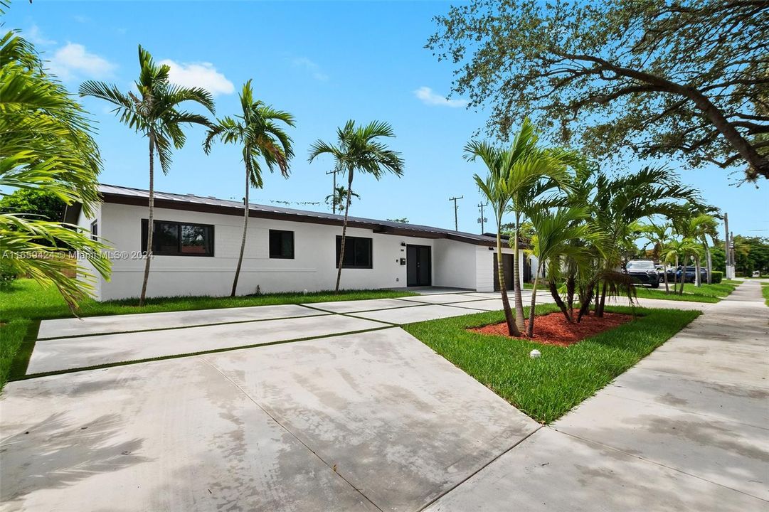 For Sale: $925,000 (4 beds, 2 baths, 1708 Square Feet)