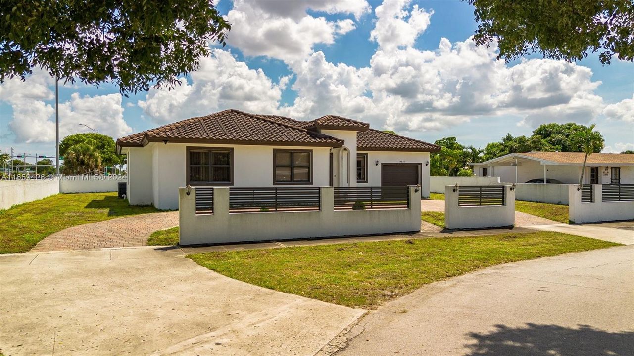 For Sale: $672,000 (4 beds, 2 baths, 1738 Square Feet)