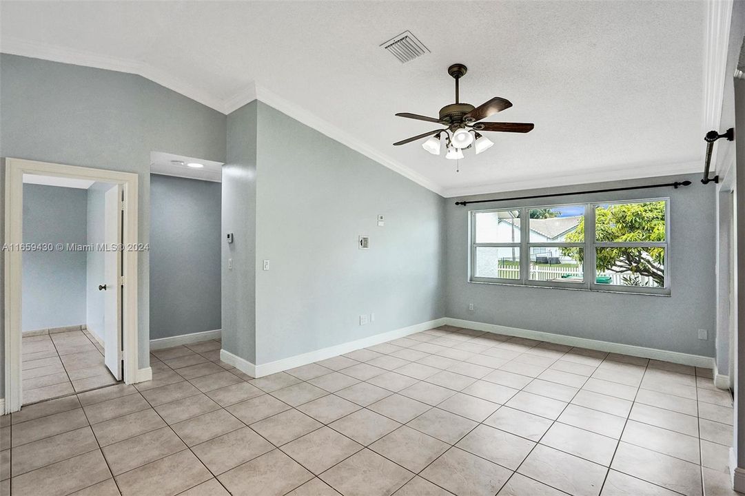 For Rent: $3,100 (3 beds, 2 baths, 1297 Square Feet)