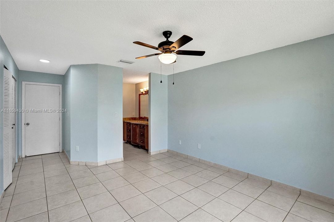 For Rent: $3,100 (3 beds, 2 baths, 1297 Square Feet)