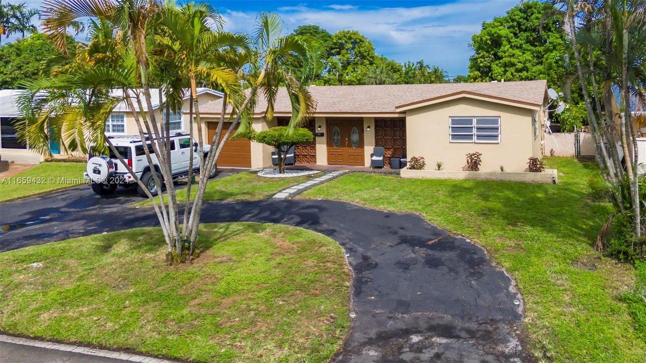 For Sale: $550,000 (3 beds, 2 baths, 1356 Square Feet)