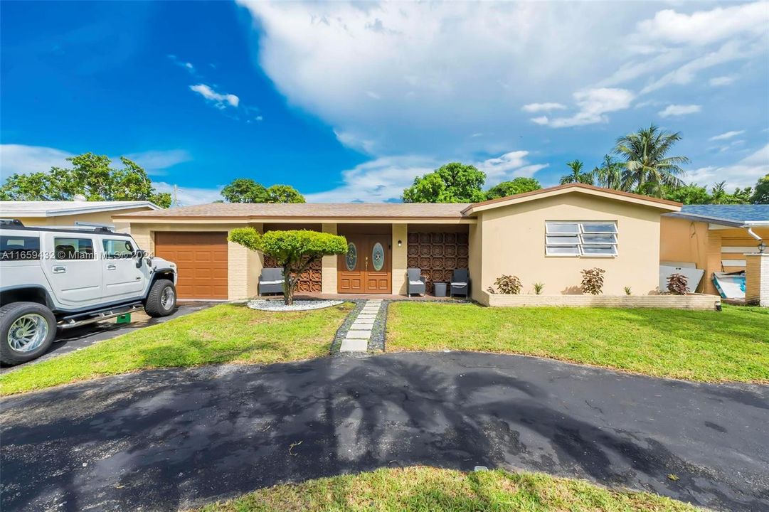 For Sale: $550,000 (3 beds, 2 baths, 1356 Square Feet)