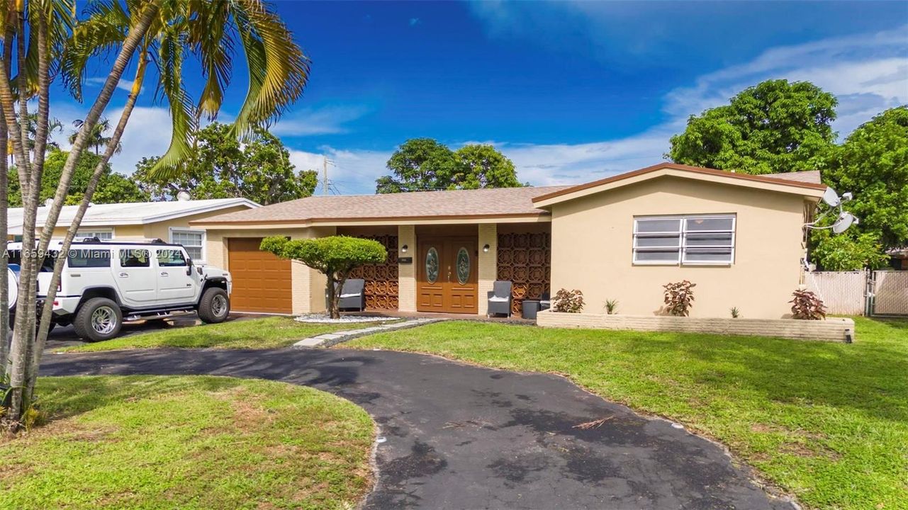 For Sale: $550,000 (3 beds, 2 baths, 1356 Square Feet)