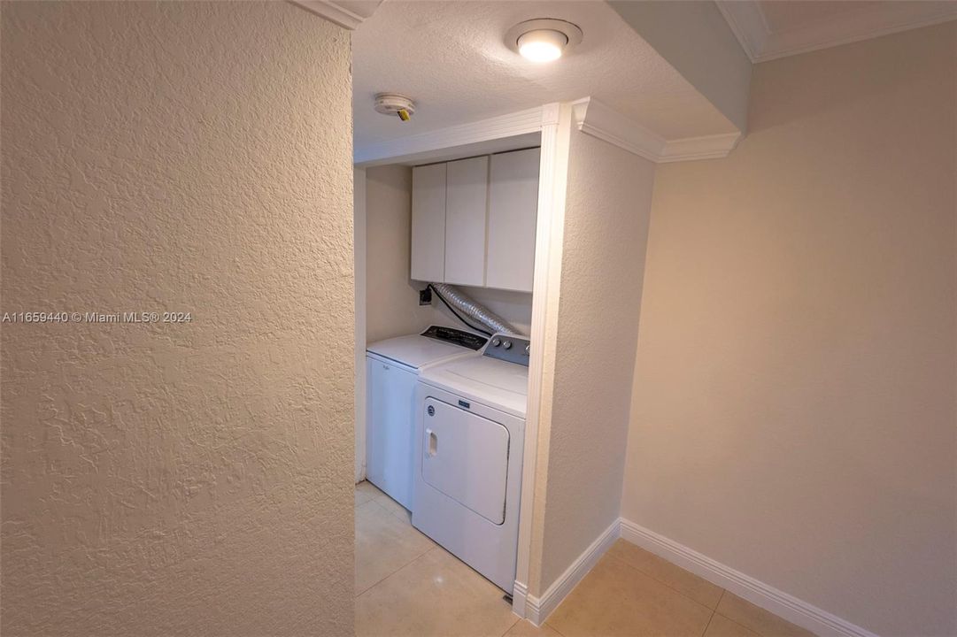 For Sale: $314,900 (2 beds, 1 baths, 1044 Square Feet)