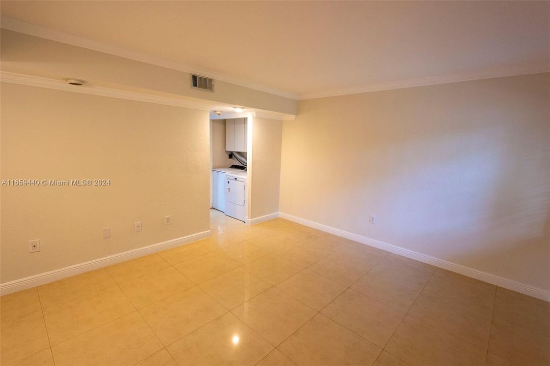 For Sale: $314,900 (2 beds, 1 baths, 1044 Square Feet)