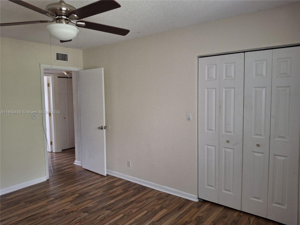 For Rent: $2,000 (2 beds, 1 baths, 938 Square Feet)