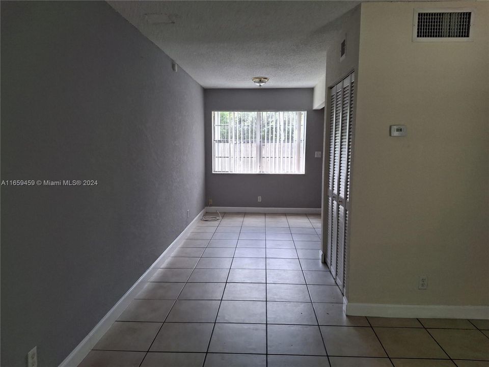 For Rent: $2,000 (2 beds, 1 baths, 938 Square Feet)