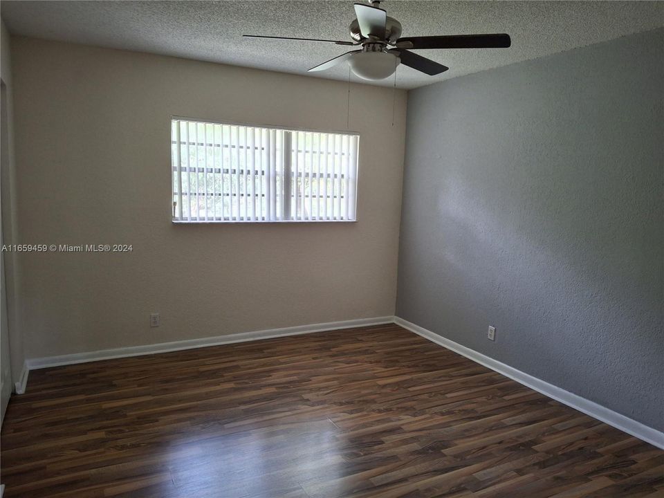 For Rent: $2,000 (2 beds, 1 baths, 938 Square Feet)