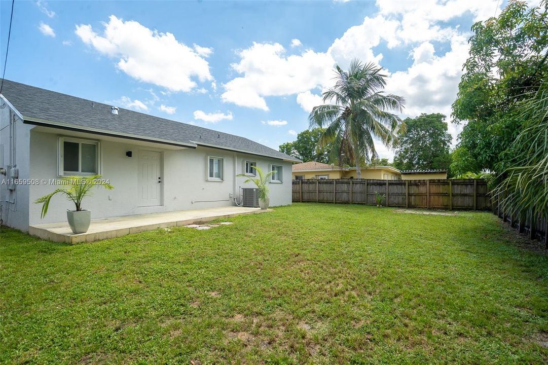 For Sale: $585,000 (3 beds, 2 baths, 1350 Square Feet)