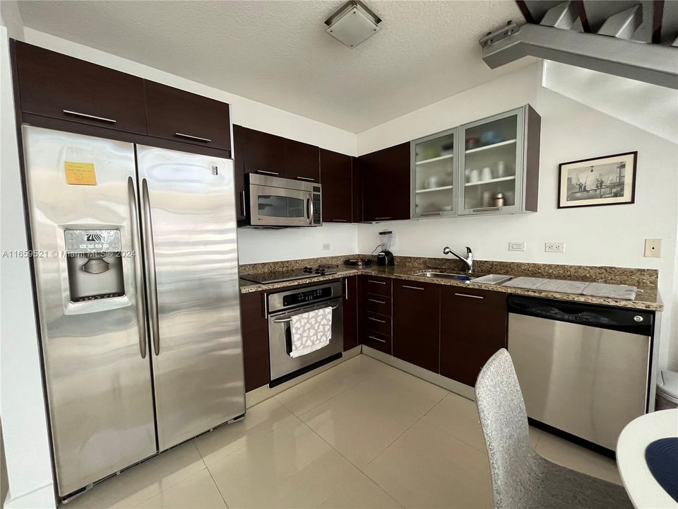 Recently Rented: $3,200 (1 beds, 1 baths, 987 Square Feet)