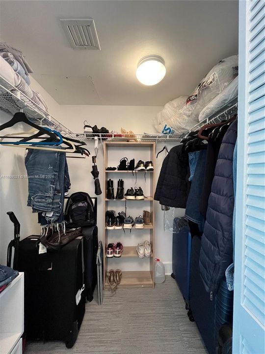 Recently Rented: $3,200 (1 beds, 1 baths, 987 Square Feet)