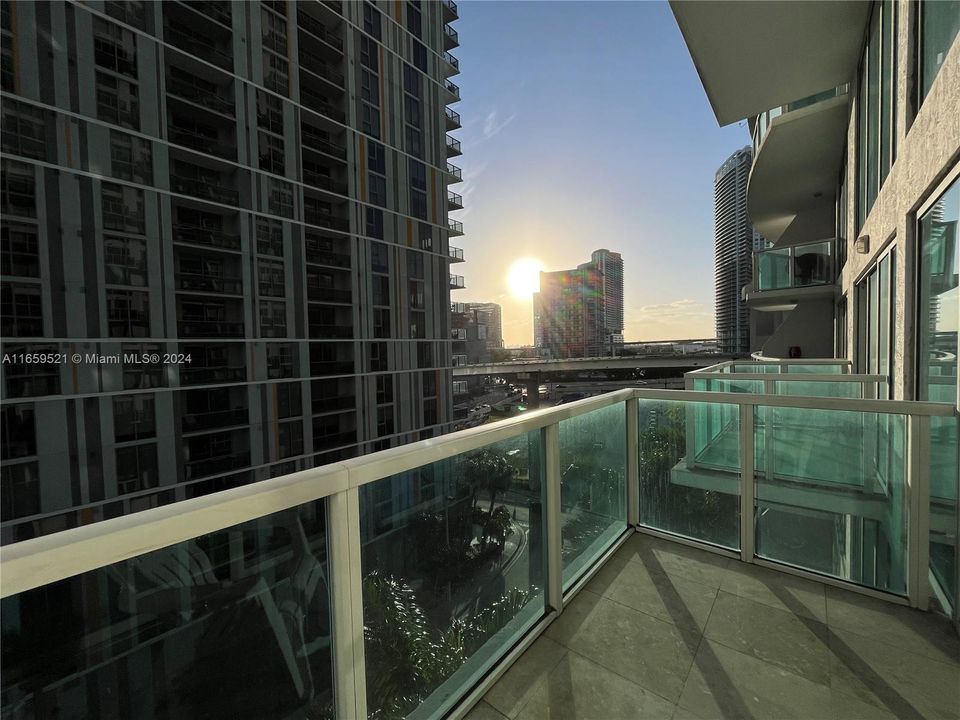 Recently Rented: $3,200 (1 beds, 1 baths, 987 Square Feet)