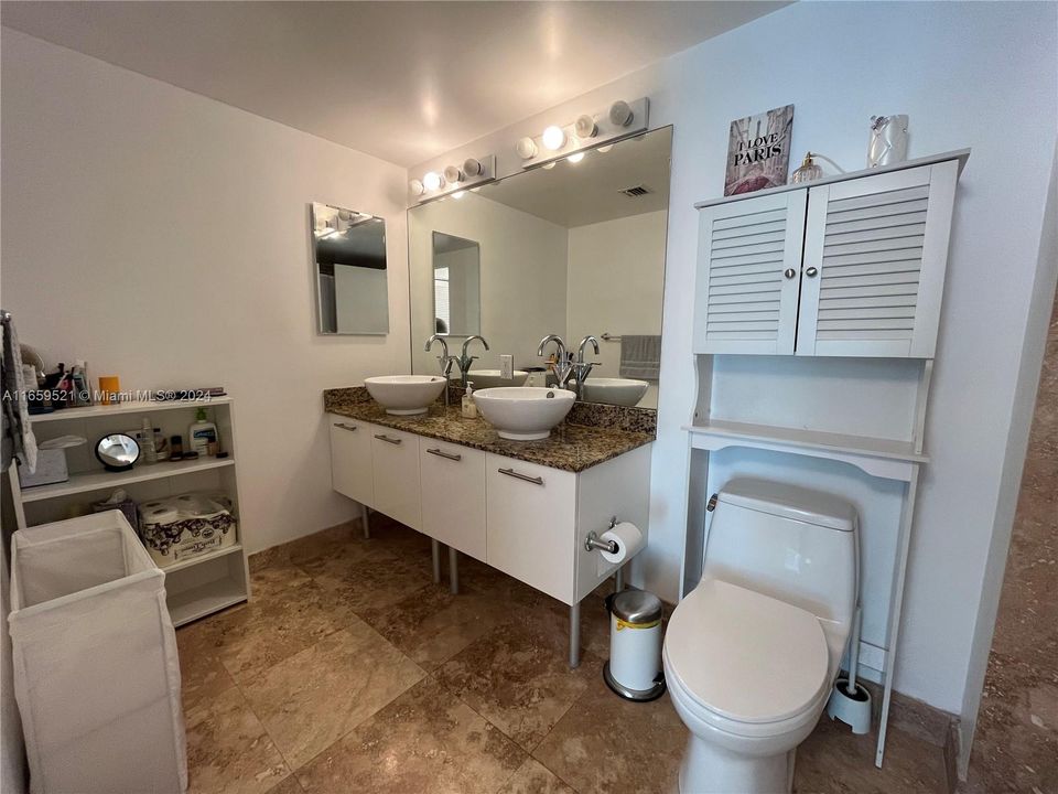 Recently Rented: $3,200 (1 beds, 1 baths, 987 Square Feet)