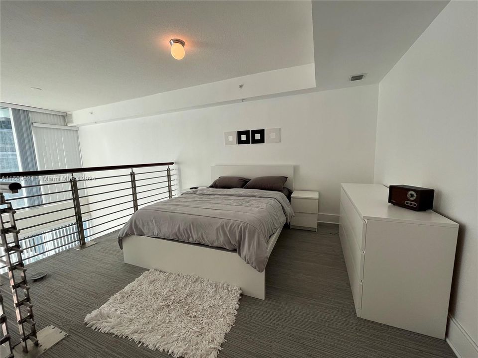 Recently Rented: $3,200 (1 beds, 1 baths, 987 Square Feet)