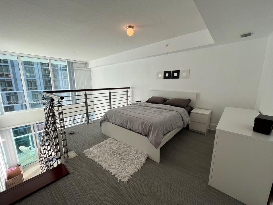 Recently Rented: $3,200 (1 beds, 1 baths, 987 Square Feet)
