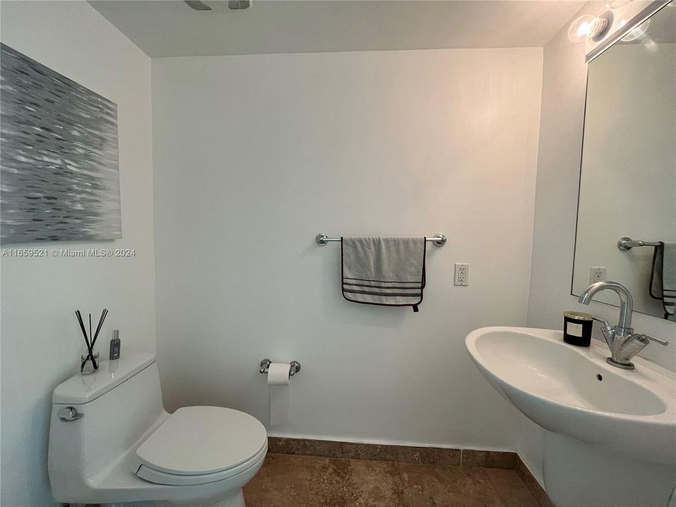 Recently Rented: $3,200 (1 beds, 1 baths, 987 Square Feet)