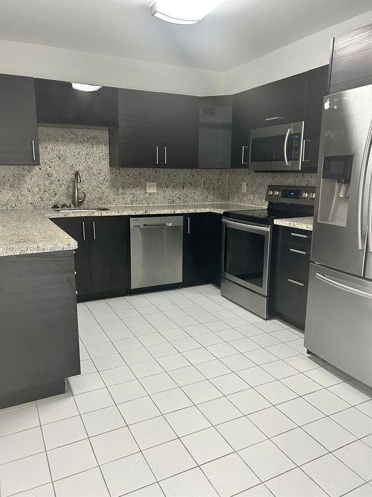 For Rent: $2,600 (2 beds, 2 baths, 1273 Square Feet)