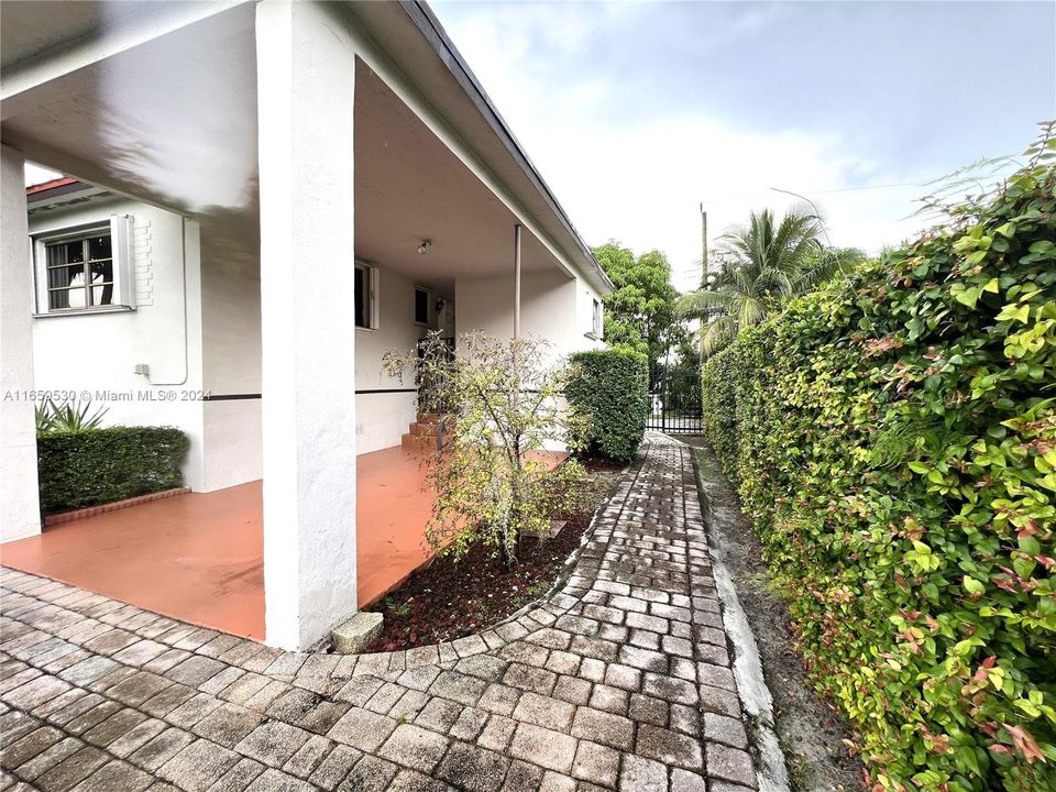 For Sale: $825,000 (3 beds, 2 baths, 1237 Square Feet)