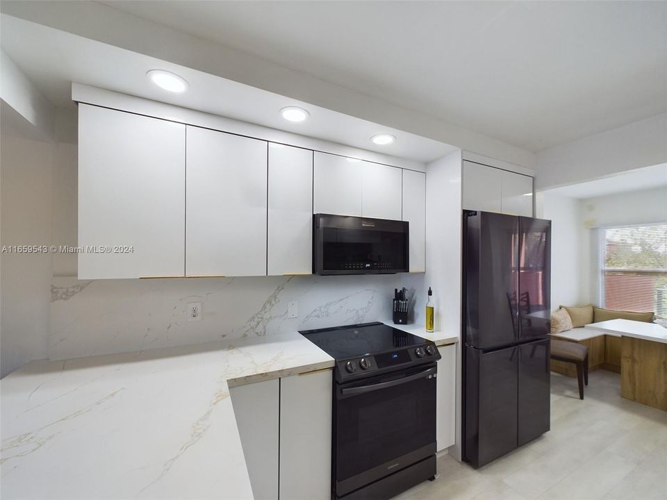 En Venta: $329,999 (2 camas, 2 baños, 1364 Pies cuadrados)