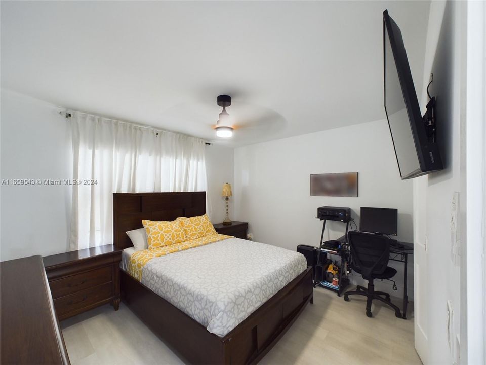 For Sale: $329,999 (2 beds, 2 baths, 1364 Square Feet)