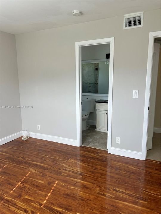 For Rent: $2,000 (2 beds, 2 baths, 825 Square Feet)