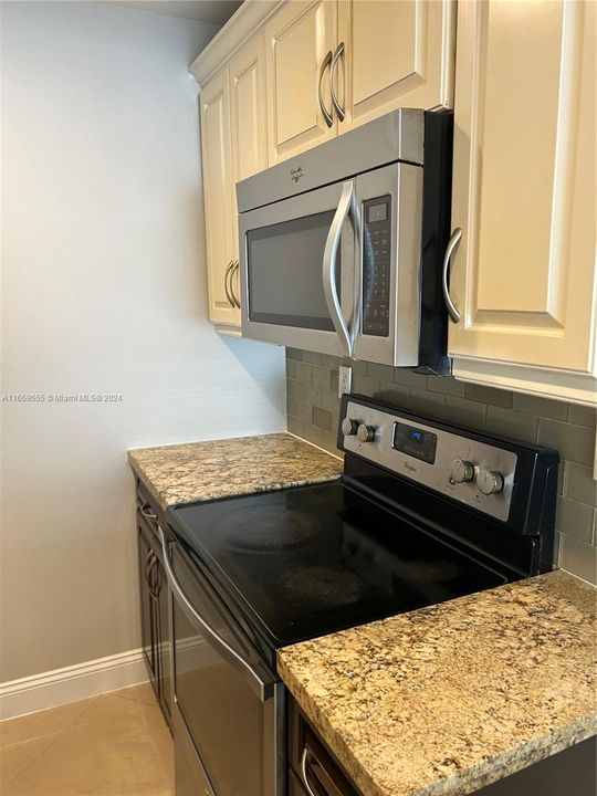 For Rent: $2,000 (2 beds, 2 baths, 825 Square Feet)