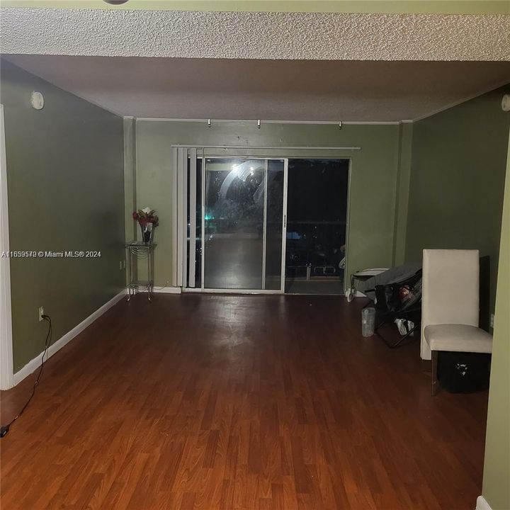 For Sale: $150,000 (2 beds, 2 baths, 972 Square Feet)