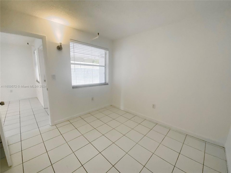 For Sale: $335,000 (2 beds, 2 baths, 625 Square Feet)