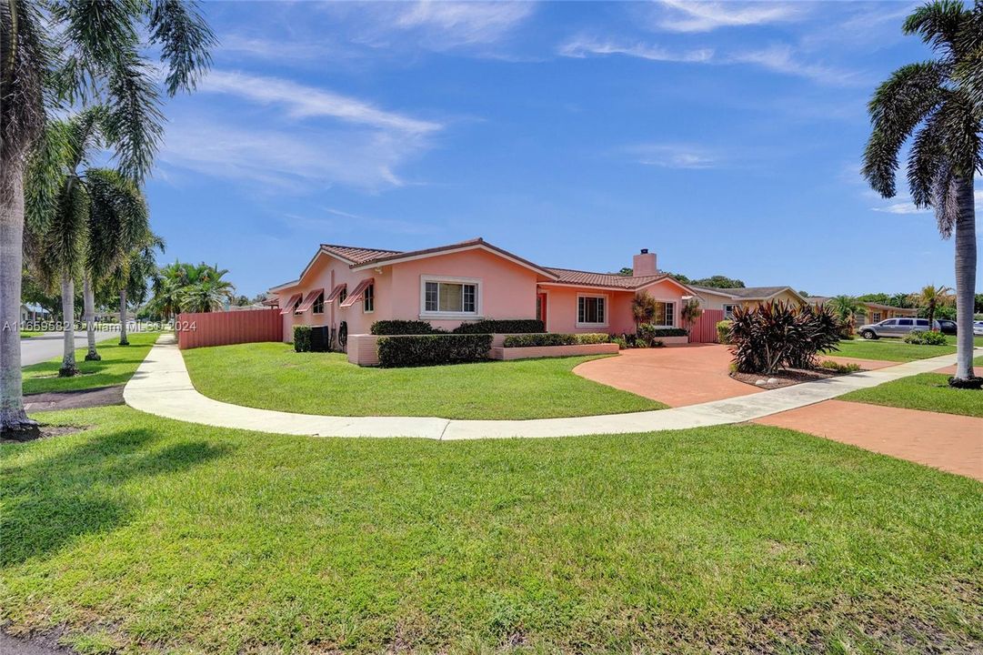 For Sale: $725,000 (3 beds, 2 baths, 2006 Square Feet)