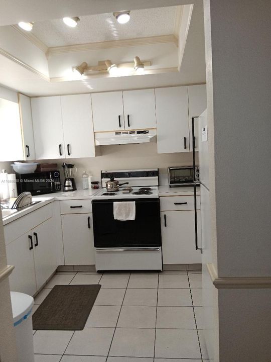 For Rent: $2,600 (2 beds, 2 baths, 1108 Square Feet)