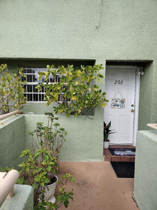 For Rent: $2,600 (2 beds, 2 baths, 1108 Square Feet)