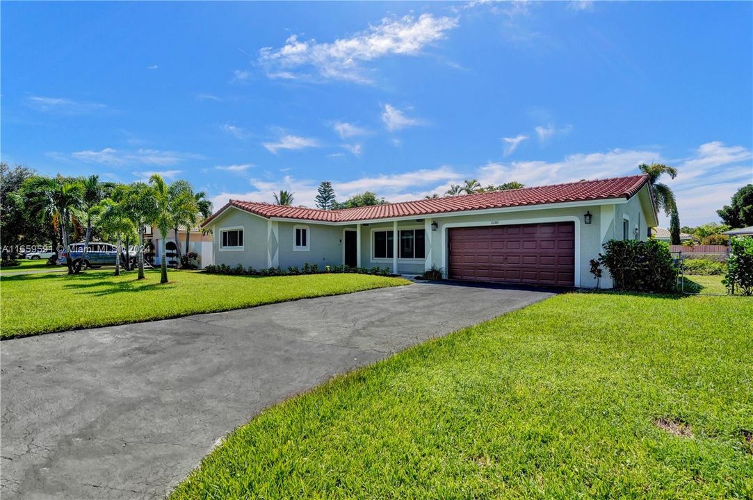 For Sale: $675,000 (3 beds, 2 baths, 1867 Square Feet)