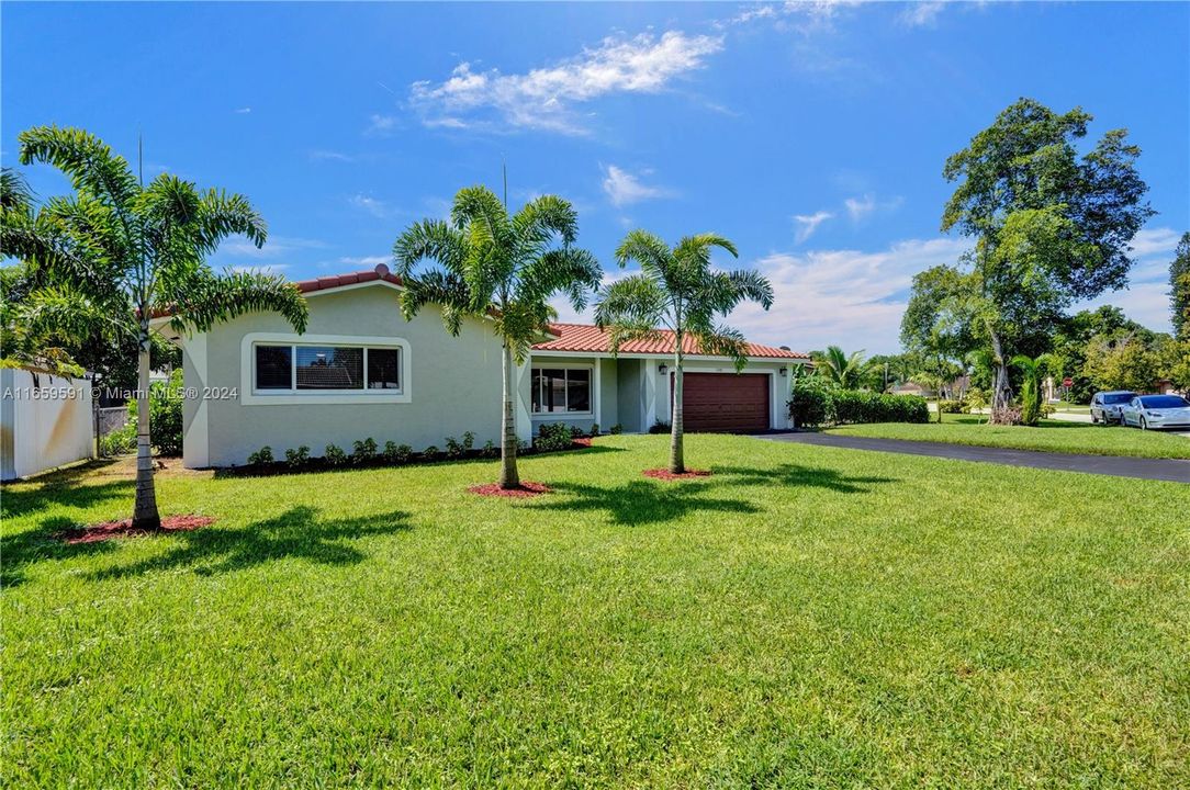 For Sale: $675,000 (3 beds, 2 baths, 1867 Square Feet)