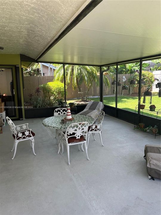 Outdoor screened patio