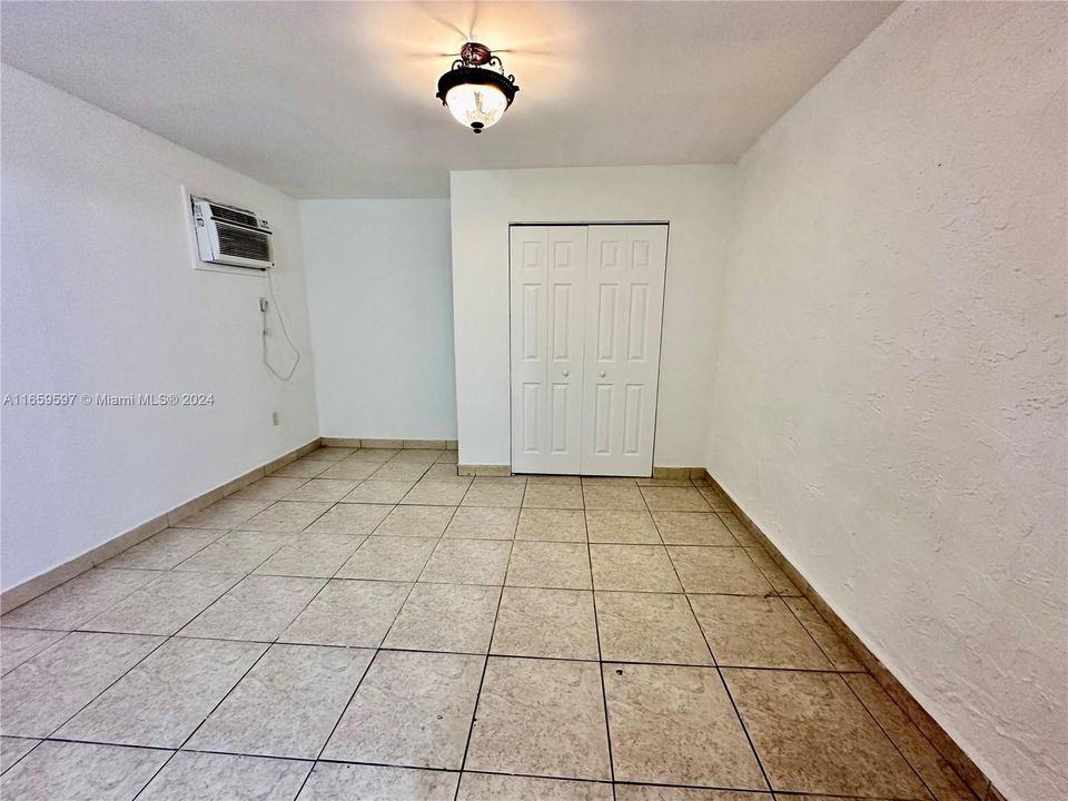 For Rent: $3,400 (4 beds, 2 baths, 1252 Square Feet)