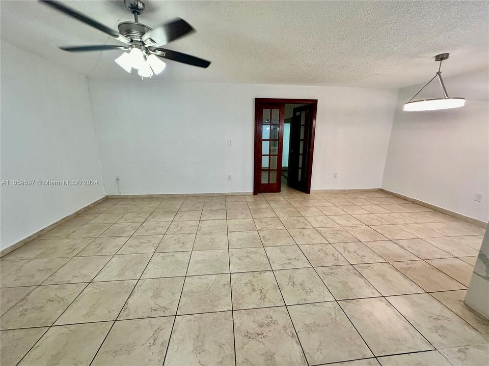 For Rent: $3,400 (4 beds, 2 baths, 1252 Square Feet)