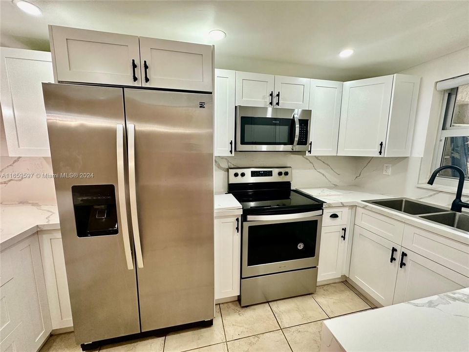 For Rent: $3,400 (4 beds, 2 baths, 1252 Square Feet)