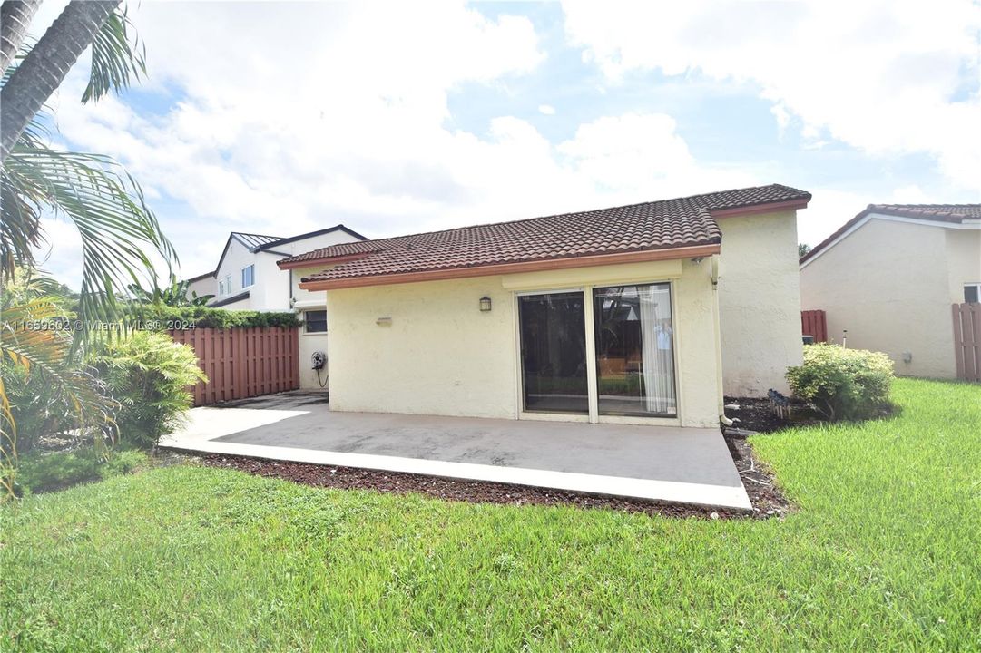 Recently Sold: $615,000 (3 beds, 2 baths, 1824 Square Feet)