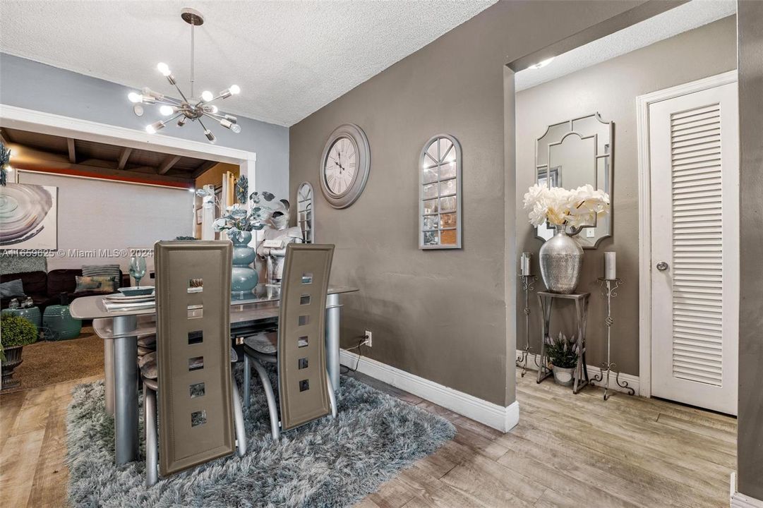 For Sale: $339,000 (2 beds, 1 baths, 806 Square Feet)