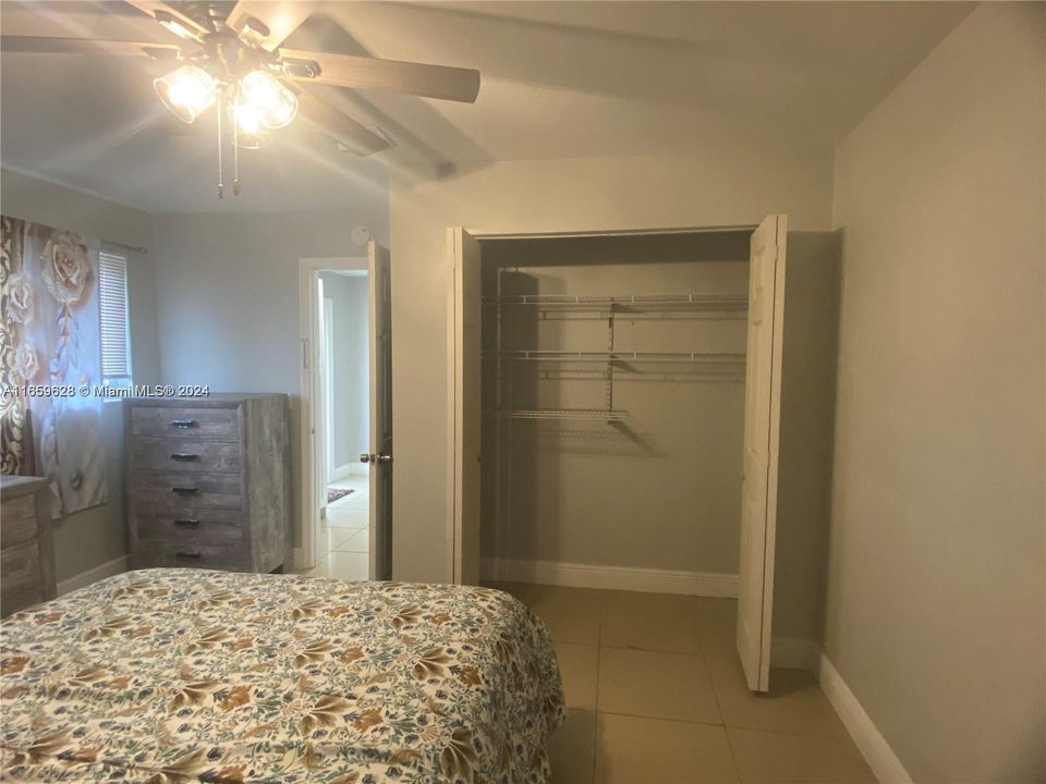 For Rent: $1,000 (1 beds, 1 baths, 1357 Square Feet)