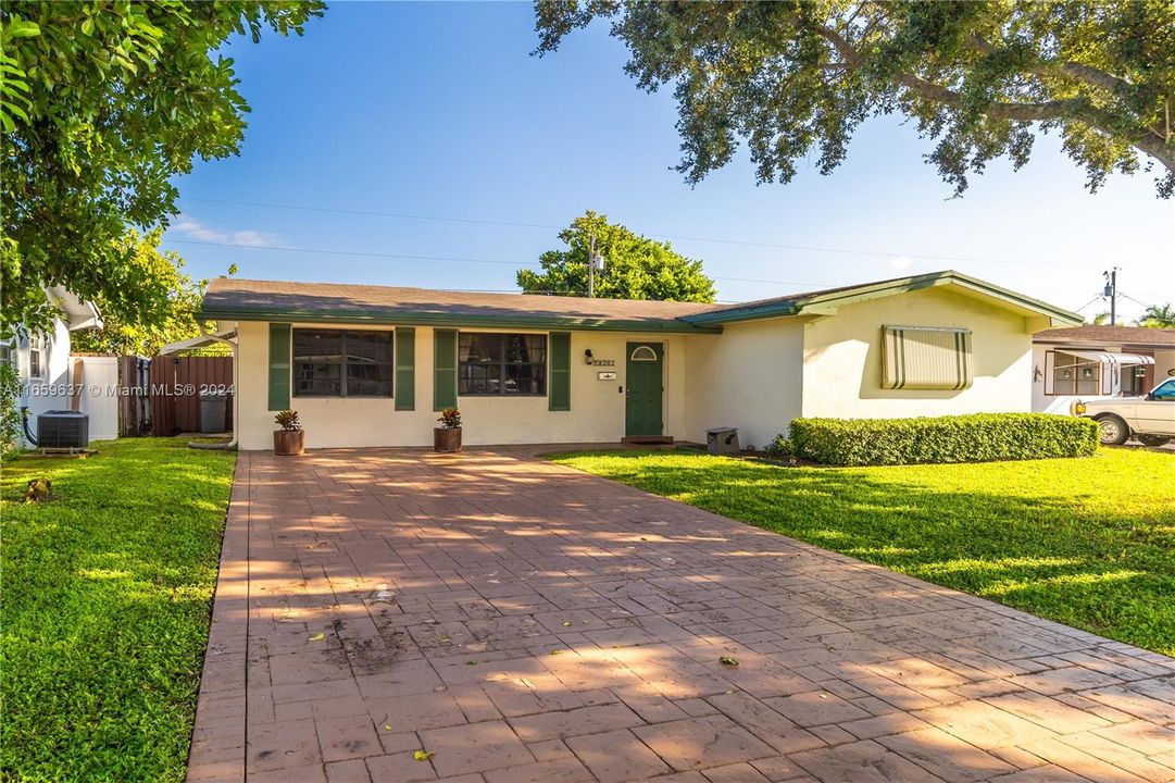 For Sale: $560,000 (2 beds, 2 baths, 1356 Square Feet)